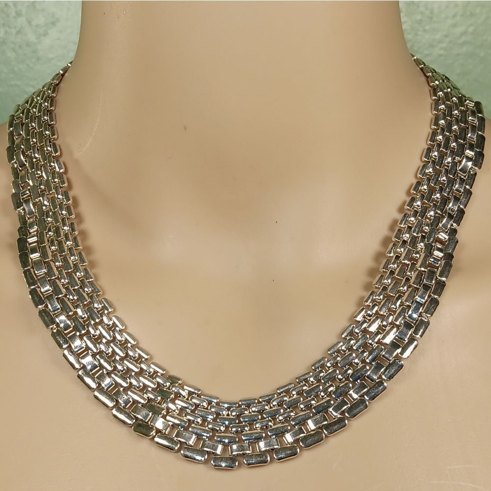 Woman silver necklace